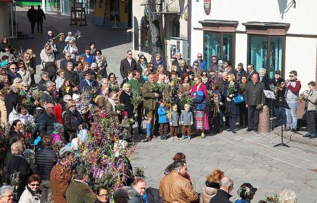 Palmsonntag - Palmweihe am Stadtplatz in Zell am See